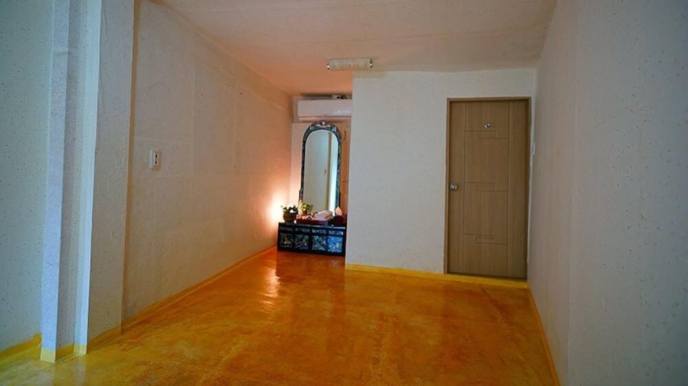 Room (5) photo 3