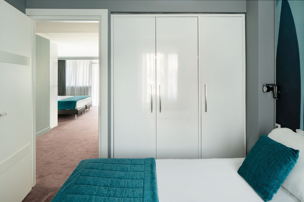 Deluxe Suite, Balcony - Photo 6