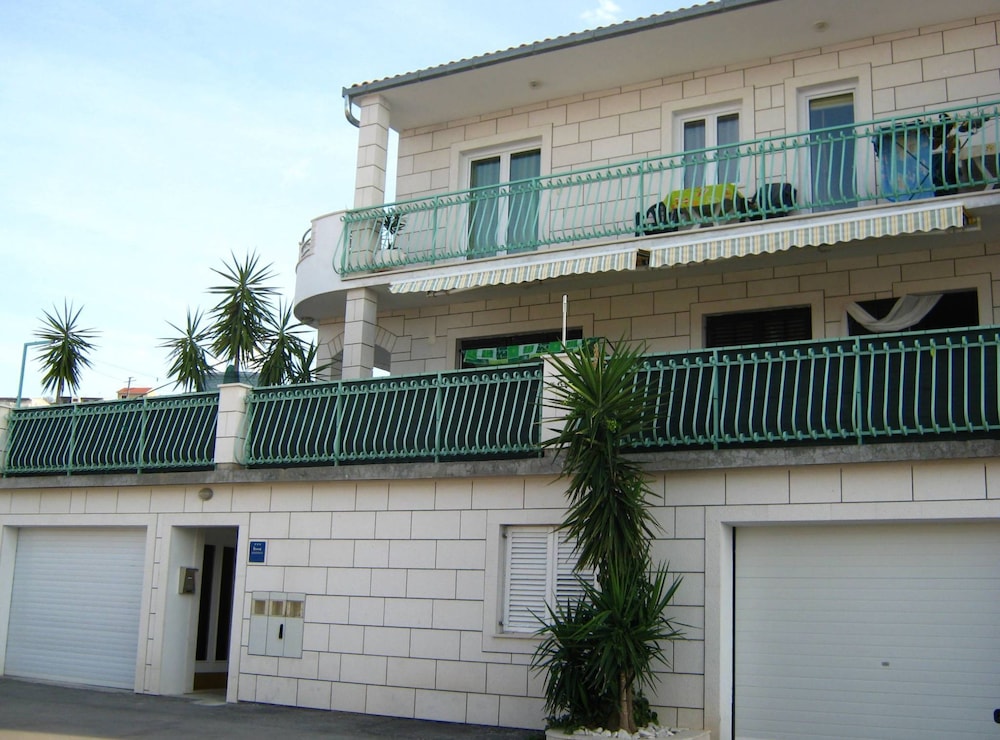 Apartment (Three Bedroom Apartment with Terrace )