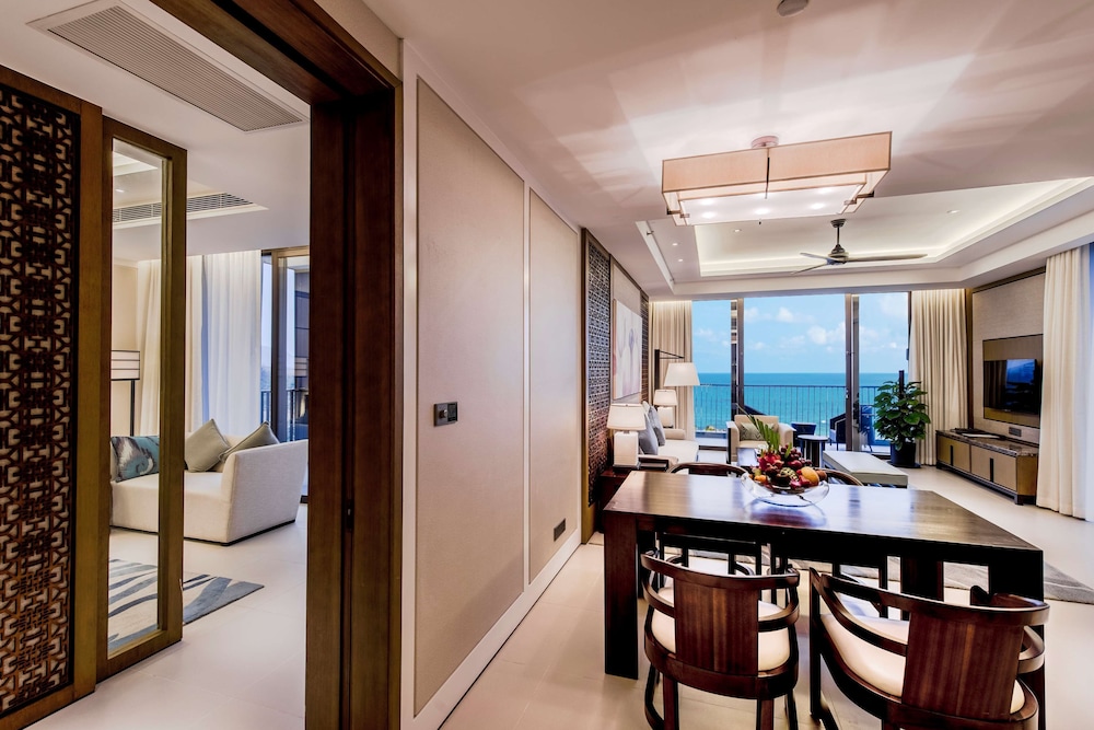 One Bedroom Ocean View Suite