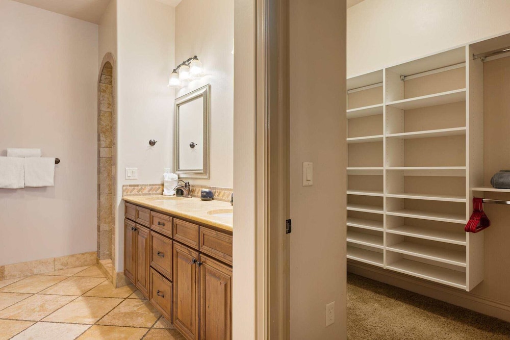 Condo, Multiple Beds, Balcony, Mountain View (Above It All) photo 3