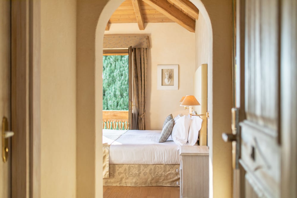 Standard Room (No Lake View, Partially Renovated) Villa Principe photo 3