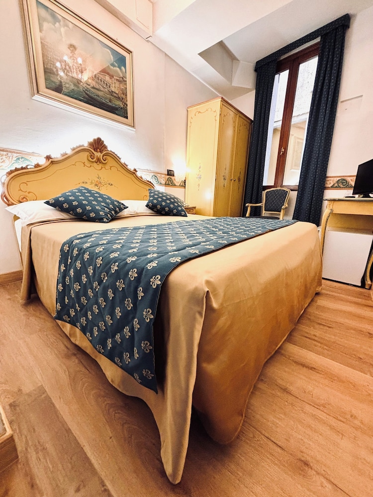 Basic Double Room photo 3