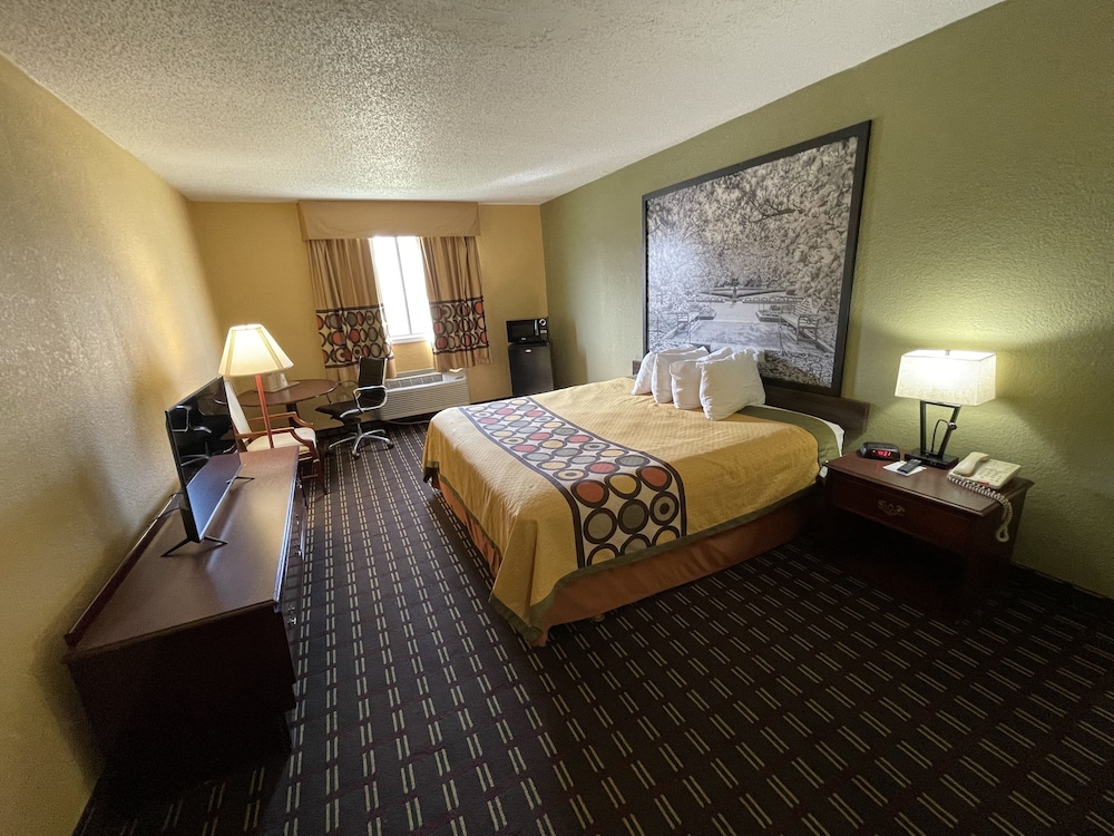 Standard Room, 1 King Bed - Photo 4
