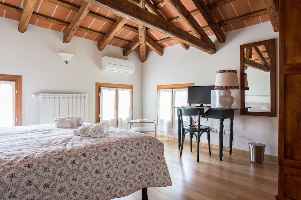Classic Double Room, Private Bathroom (external Camera 3)