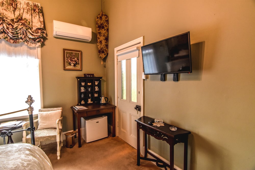 Standard Room, Non Smoking (Suite 3) photo 2