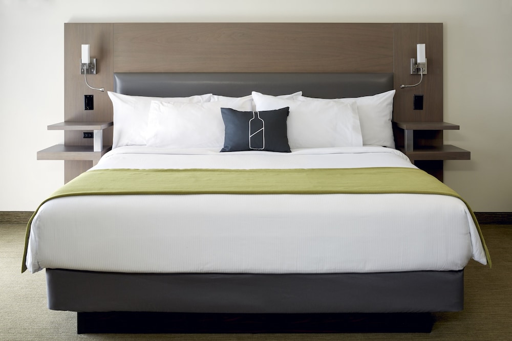 Signature Room, 1 King Bed (Rive Gauche) photo 3