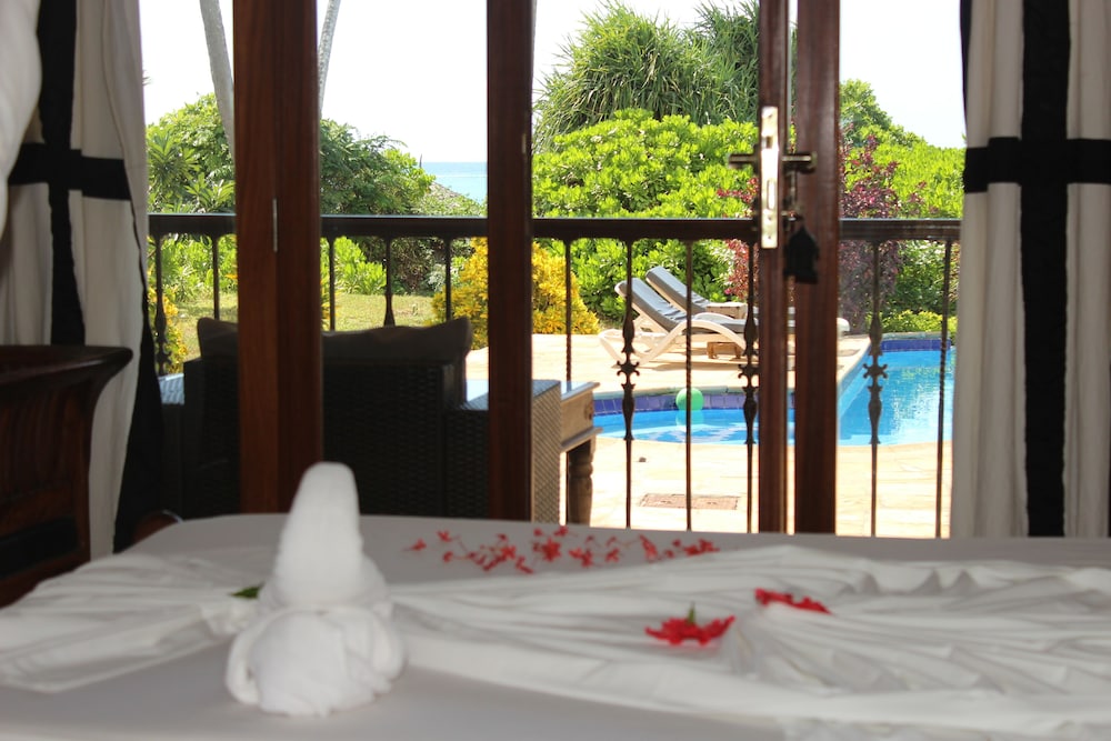 Double or Twin Room, Patio, Partial Ocean View (Salme)