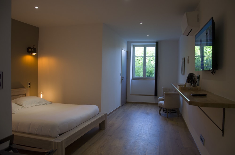 Executive Double Room, Ensuite, City View - Photo 10