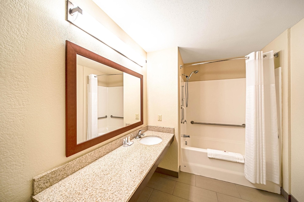 Suite, Multiple Beds, Non Smoking - Photo 3