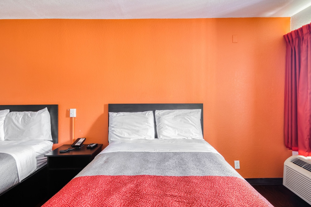 Room, 2 Double Beds - Photo 6