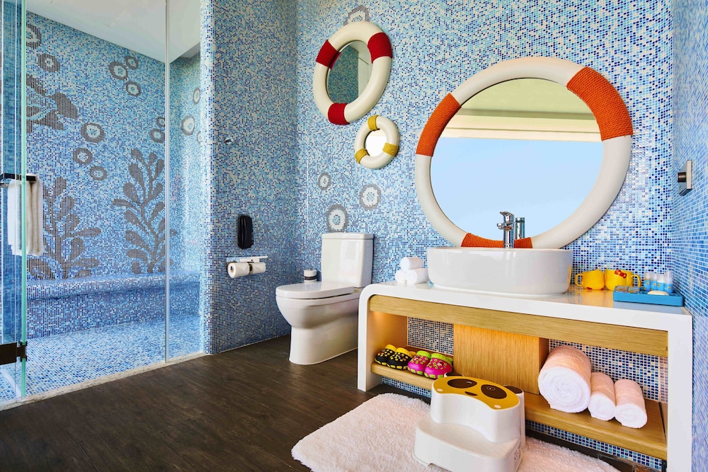 1 Bedroom Family Suite Ocean View Kids Theme thumbnail 6