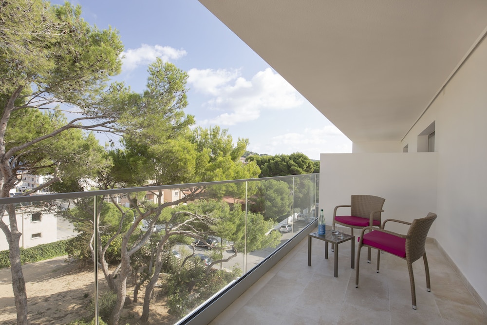 Superior Double Room Single Use Superior Double Room Single Use