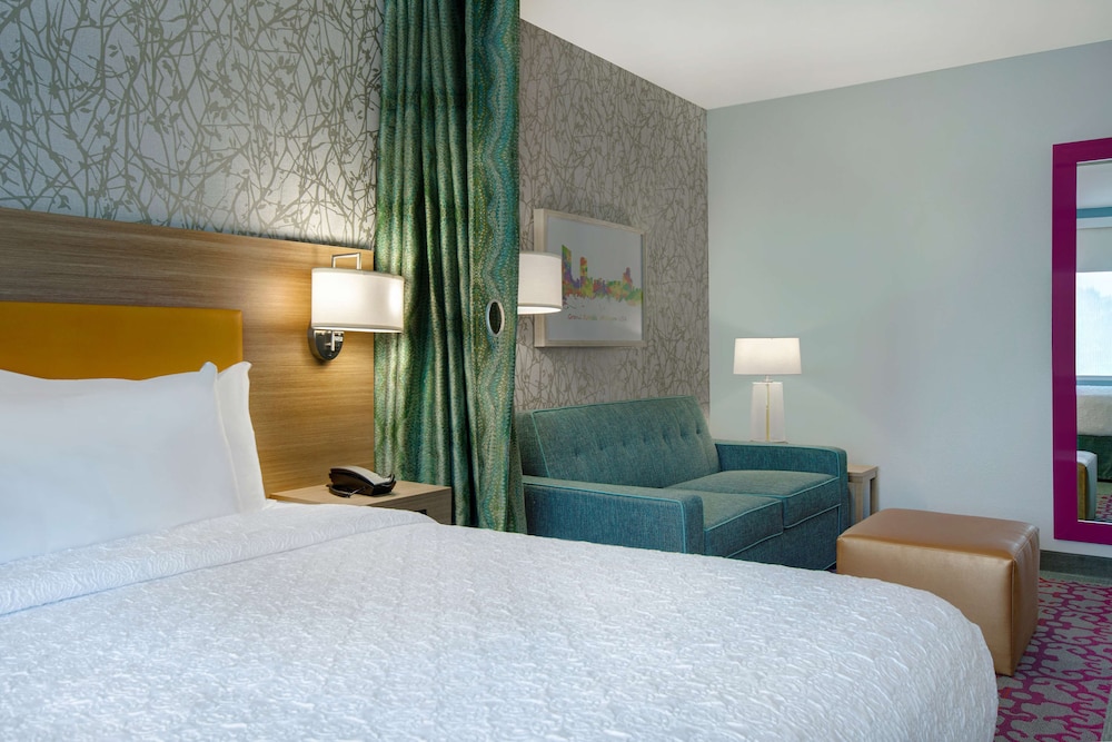 Studio, 1 Queen Bed, Accessible, Bathtub (Mobility & Hearing) photo 3