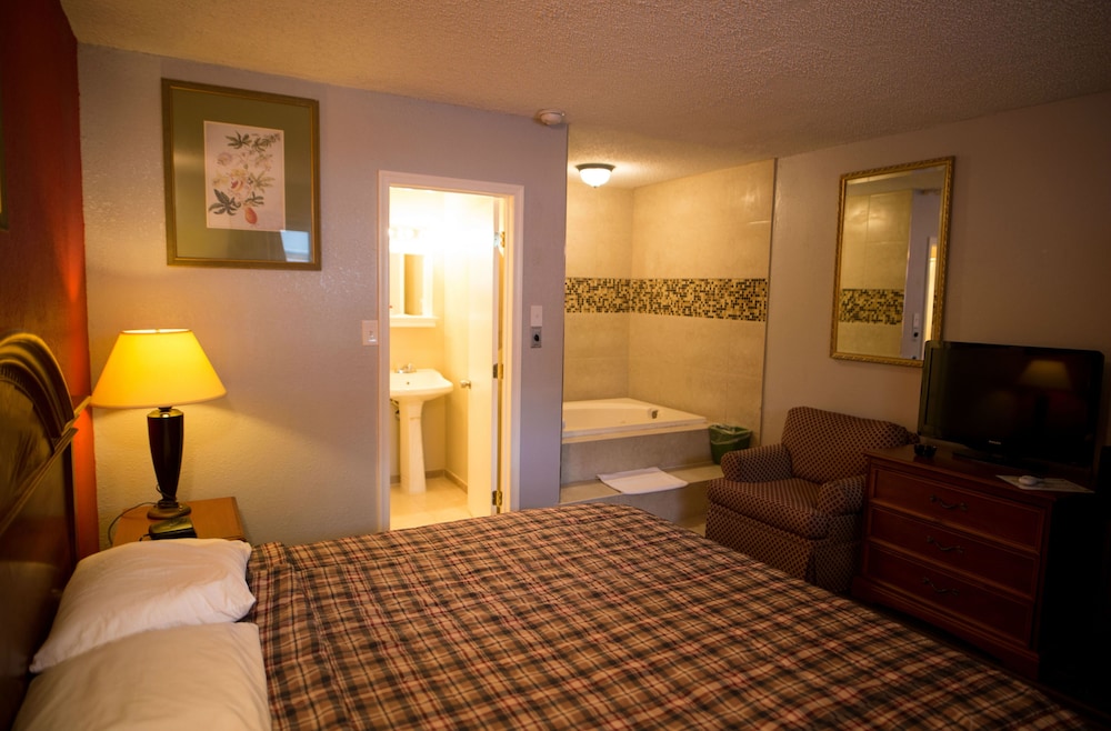 Suite, 1 King Bed, Jetted Tub photo 1