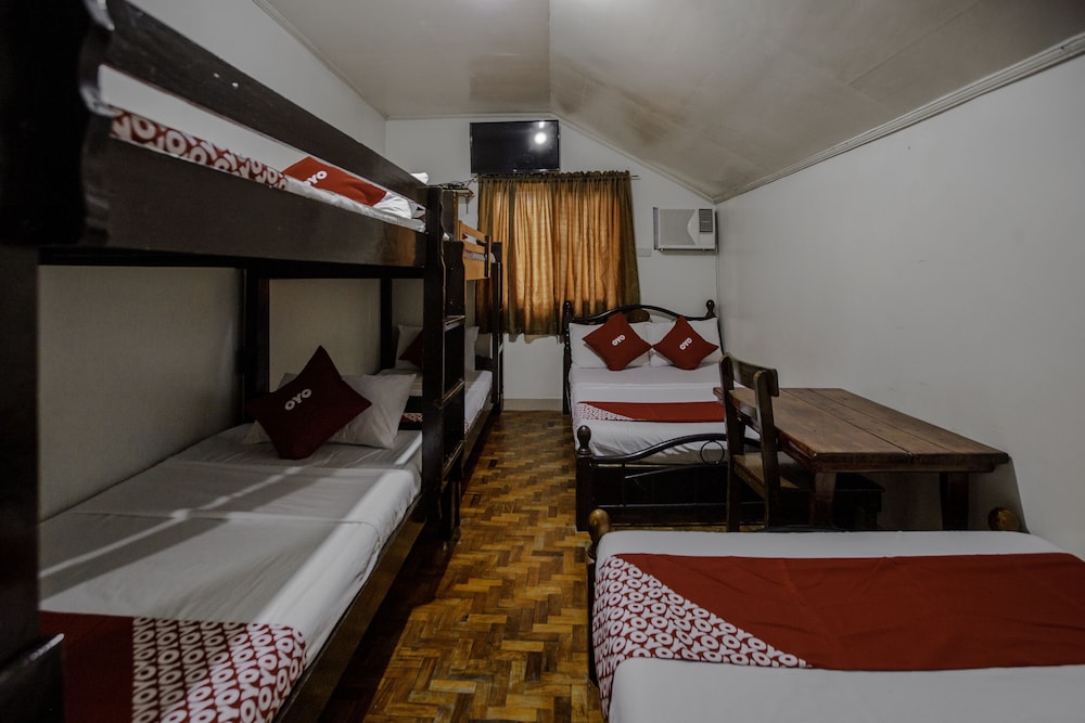 Deluxe Room, Multiple Beds photo 3