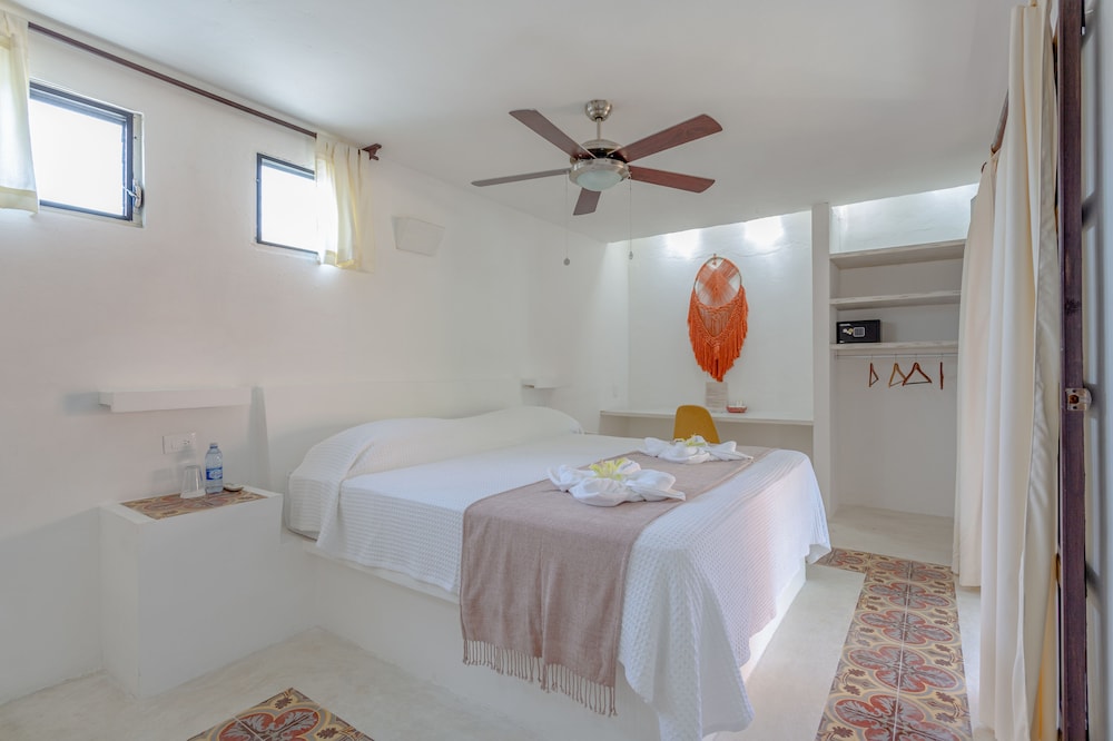 Suite, 1 King Bed, Garden View - Photo 12