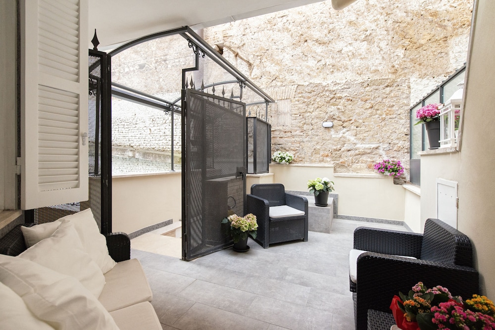 Luxury Triple Room, Private Bathroom photo 2