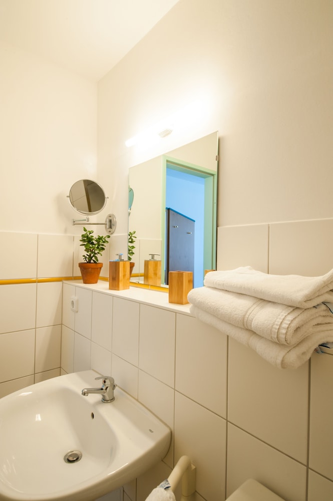 Apartment, 1 Queen Bed (incl. 45€ + 25€ pp service fee) photo 3