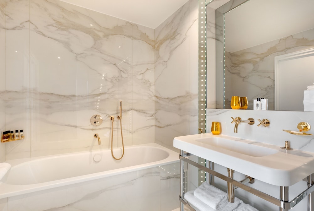 Prestige Eiffel Suite