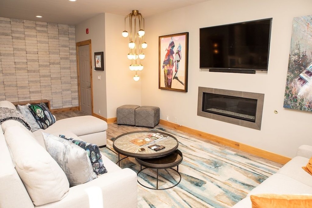 Condo, 2 Bedrooms