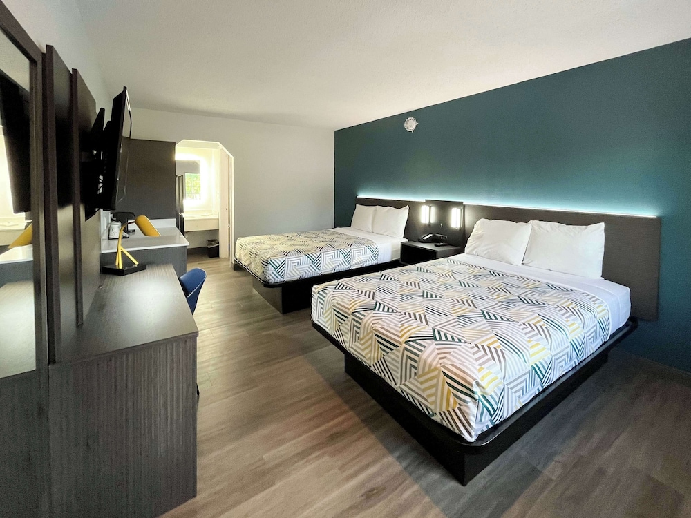 Standard Room, 2 Double Beds, Non Smoking, Refrigerator & Microwave - Photo 4