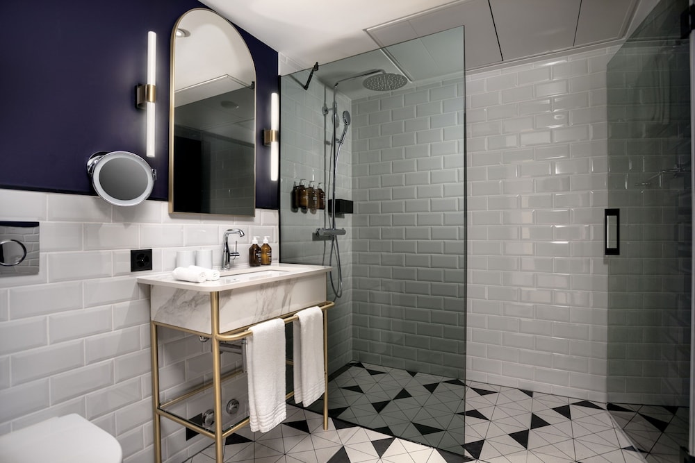 Junior Suite, 1 Bedroom, Terrace thumbnail 6