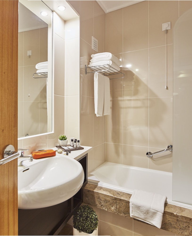 Suite - Photo 3