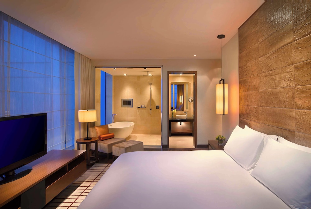 Diplomat Suite - Photo 2