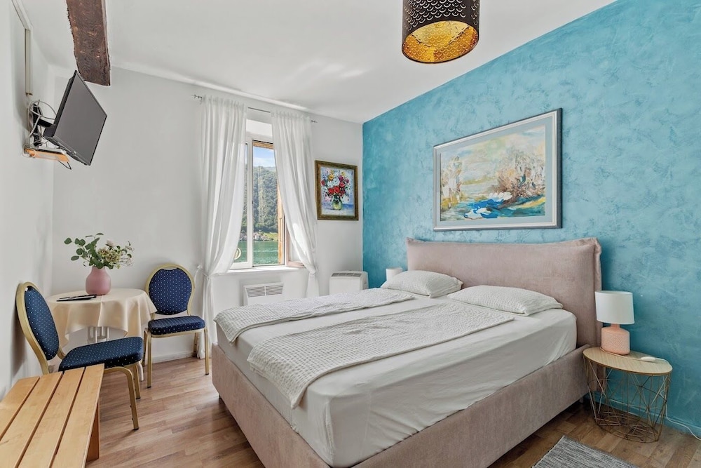 Standard Double Room, Private Bathroom, Lake View