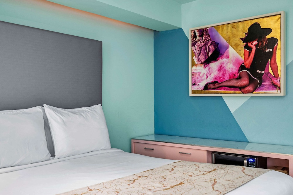 Suite, Multiple Beds, Non Smoking - Photo 6