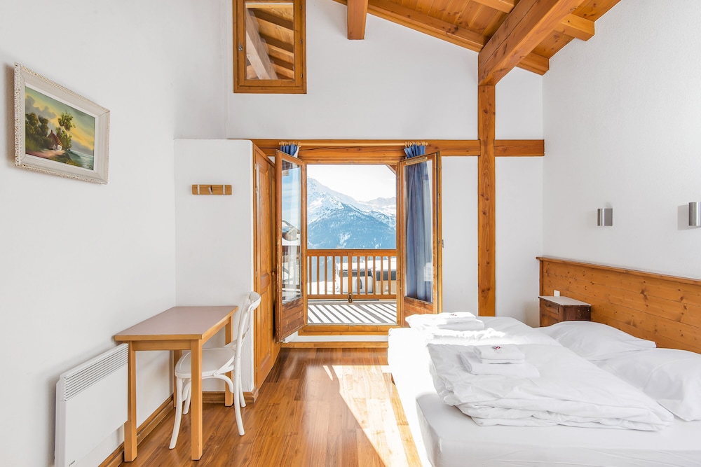 Double room with East Facing Balcony photo 3
