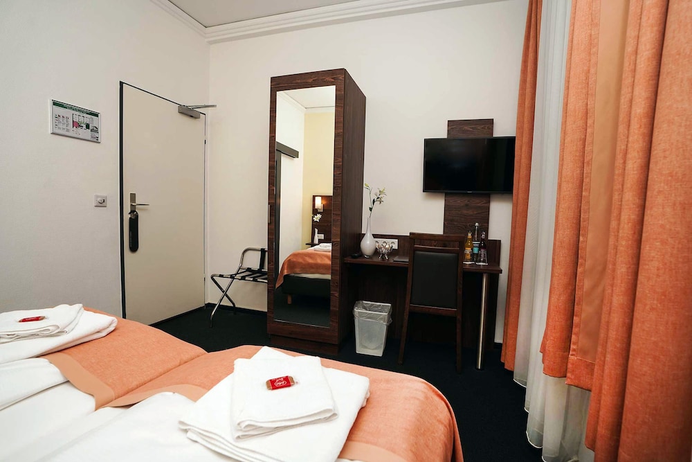 Twin Room - Photo 6
