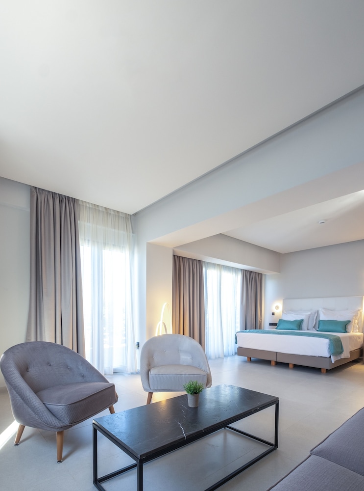 Suite, Sea View - Photo 1