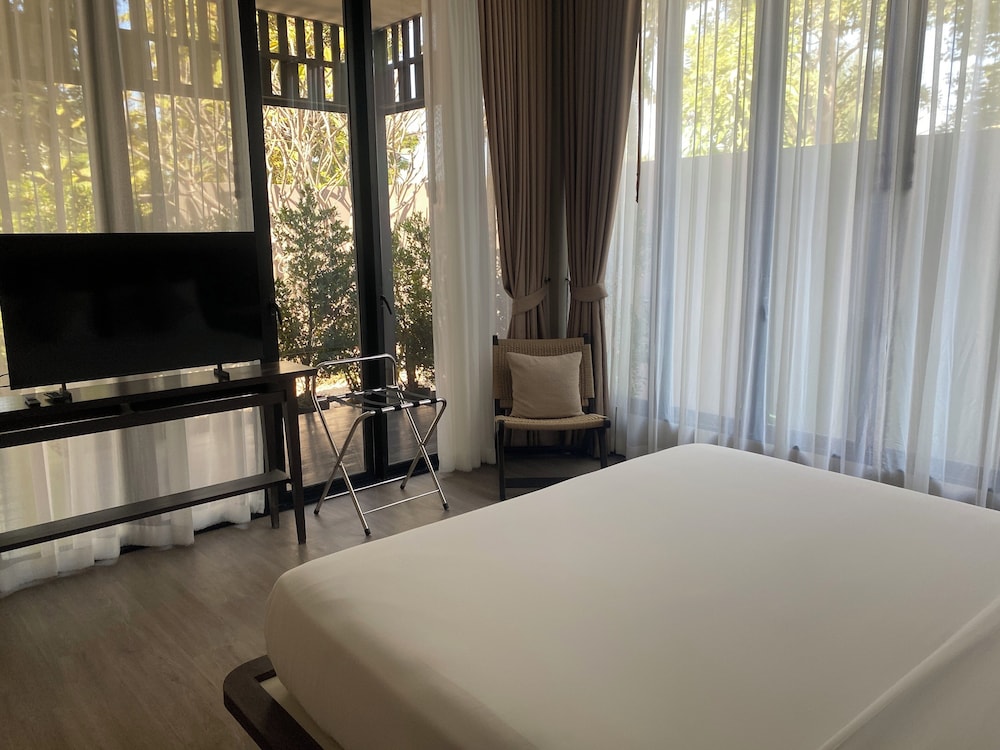 Family Terrace Pool Villa