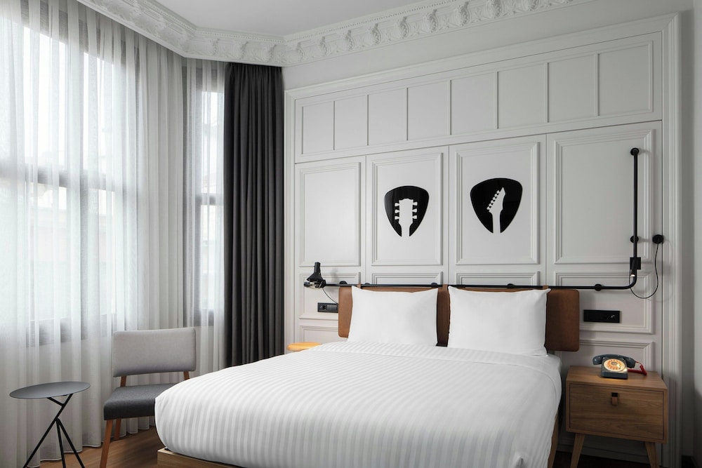 Room, 1 Queen Bed with Sofa bed, City View