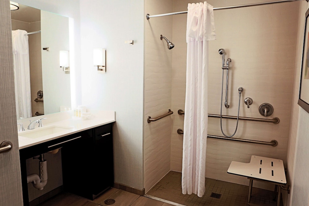 Suite, 2 Queen Beds, Accessible (Mobility & Hearing, Roll-in Shower) - Photo 6