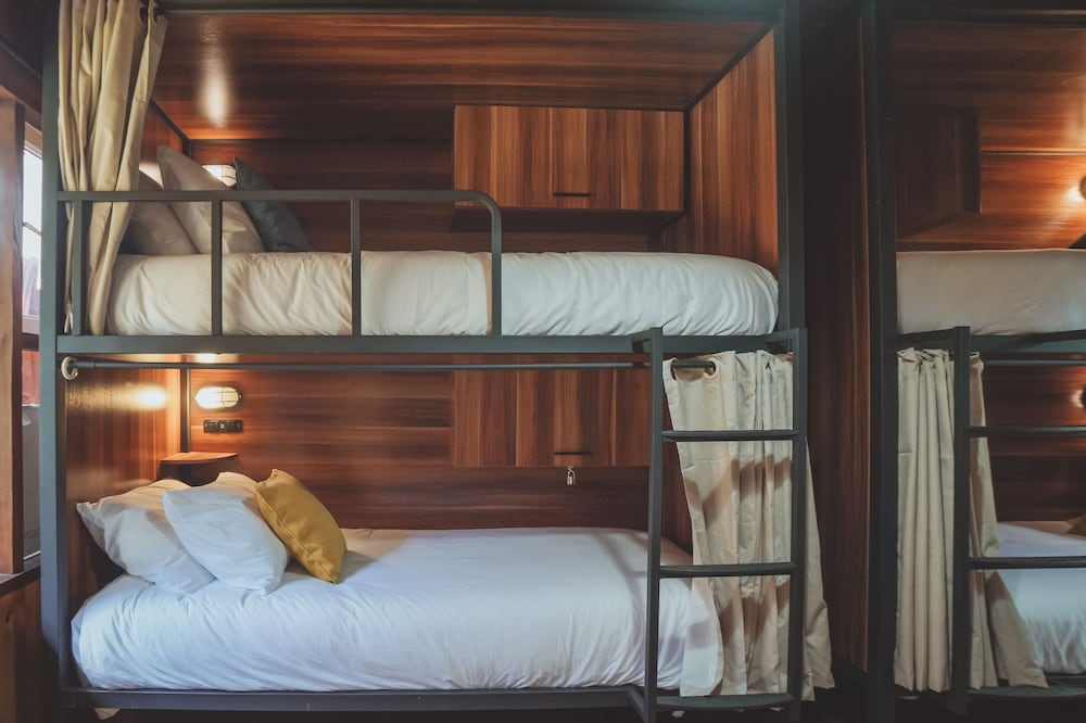 Bed in 8-Bed Dormitory Room photo 1