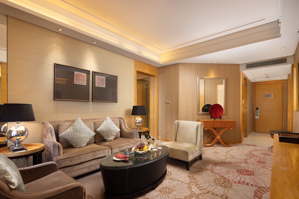 Business Suite - Photo 4