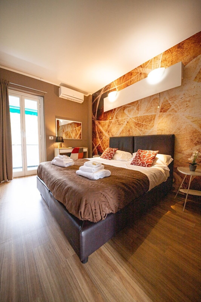 Double or Twin Room - Photo 7