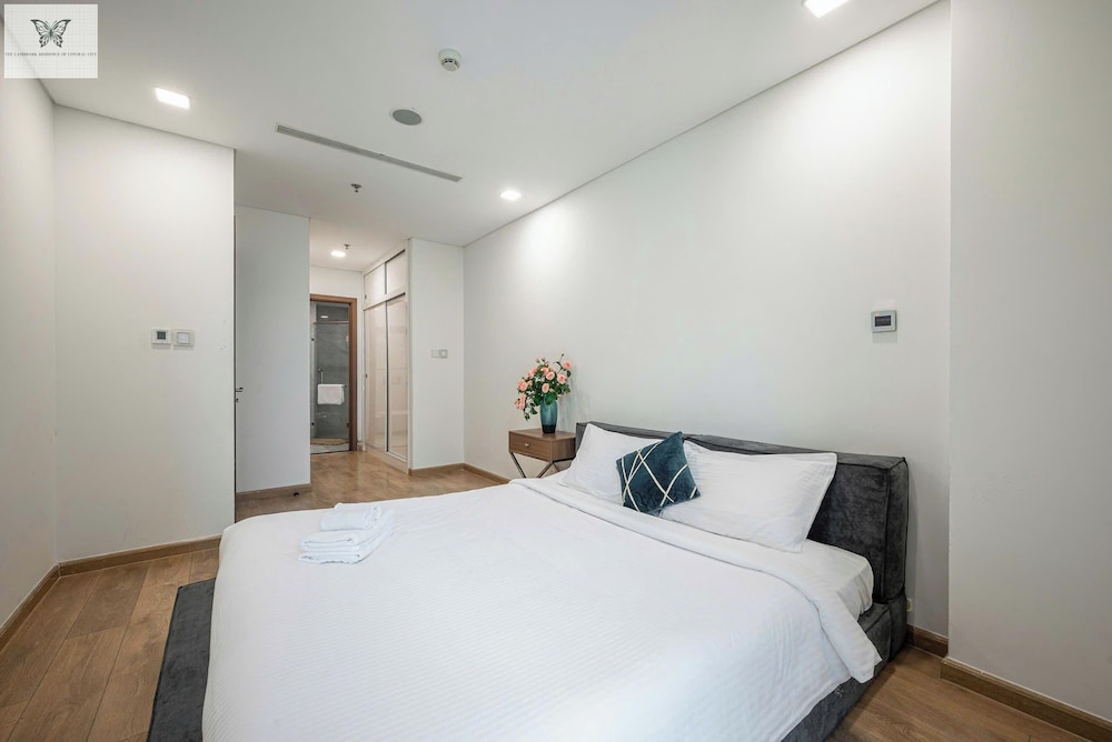 Luxury Apartment, 3 Bedrooms, Balcony, City View photo 2