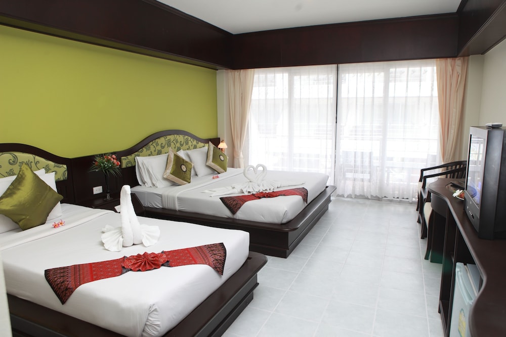 Deluxe Room - Photo 9
