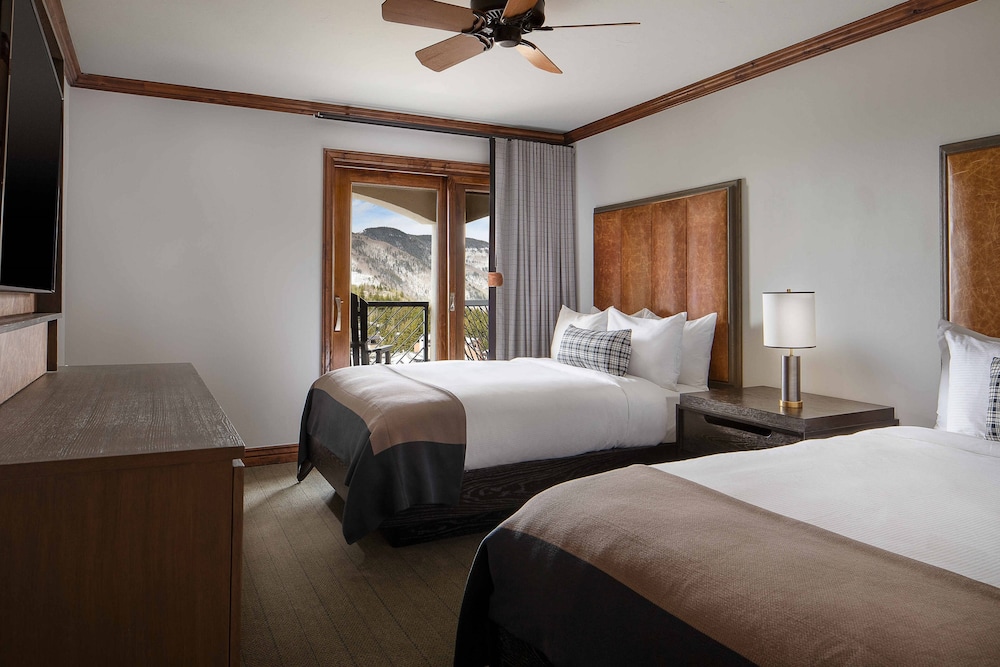 Room, 2 Double Beds, Balcony, Mountain View - Photo 3