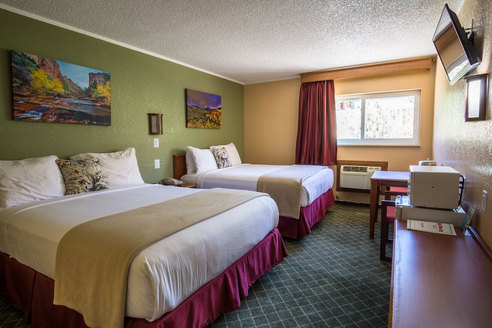 Basic Room, 2 Queen Beds photo 1