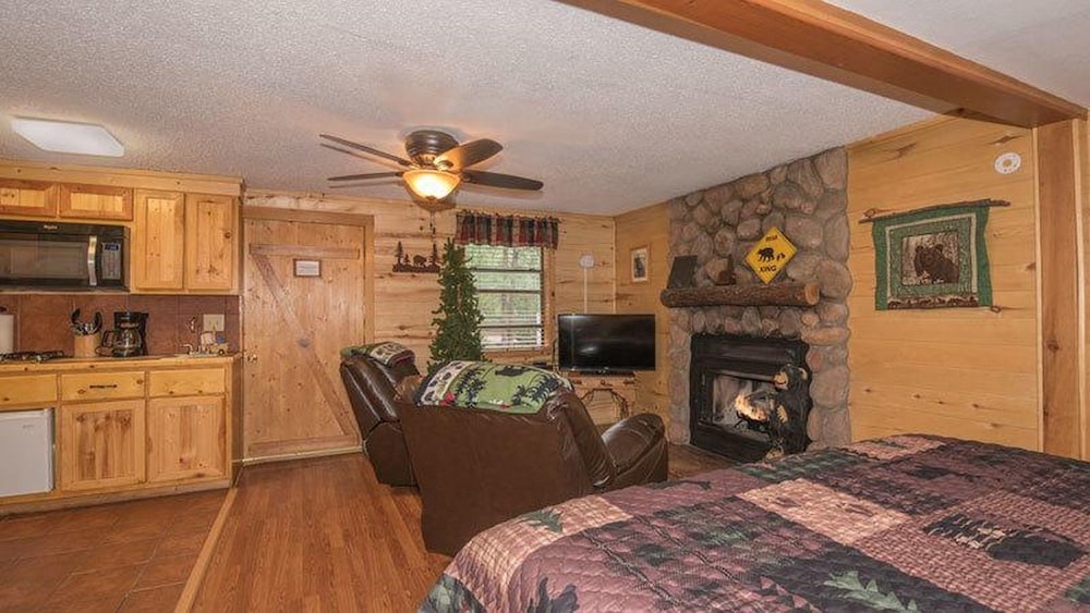 Cabin 14, Romantic Studio