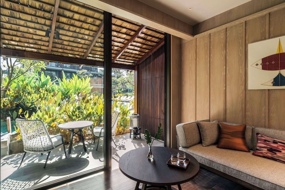 Deluxe Room, 1 King Bed, Pool Access - Photo 7