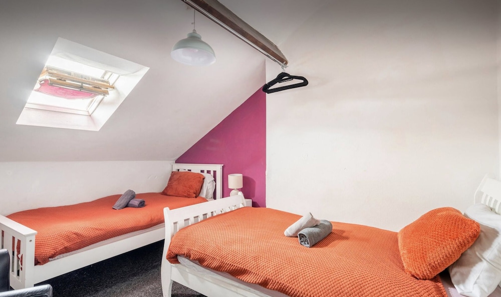 Comfort Twin Room, 2 Twin Beds, Shared Bathrooms photo 1