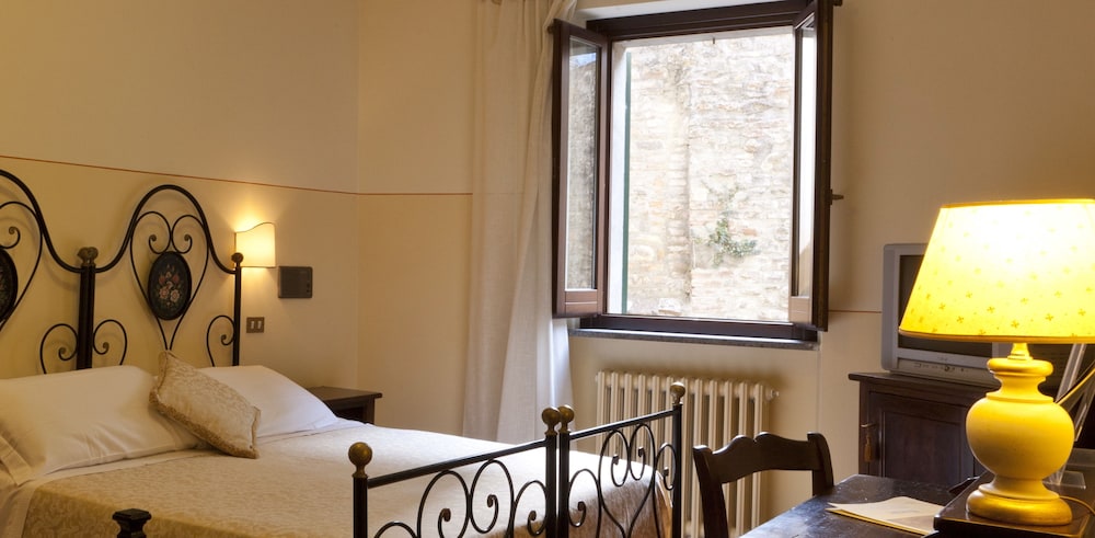 Standard Room photo 2