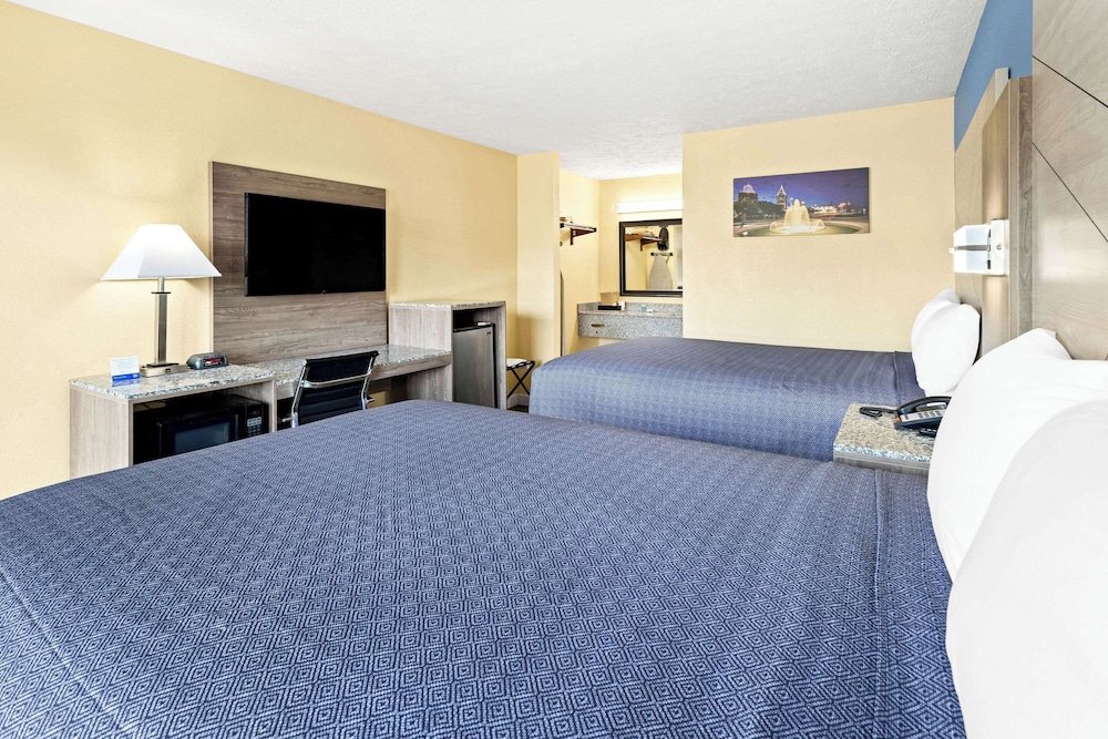 Standard Room, 2 Queen Beds, Non Smoking photo 2