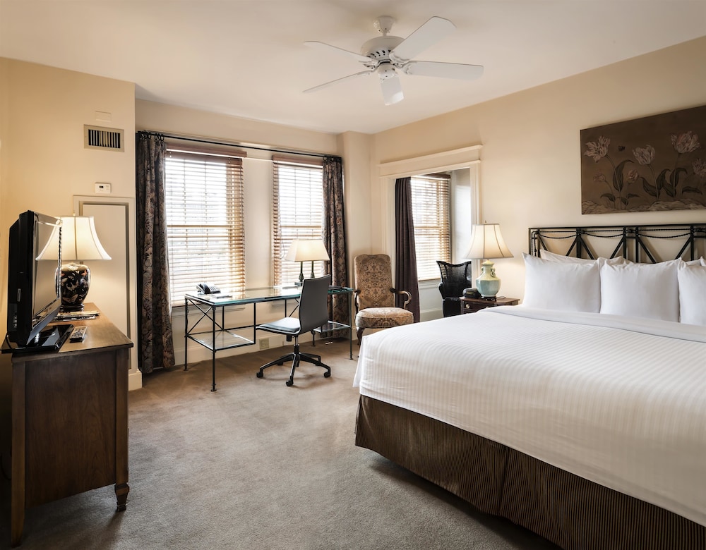 Executive Room, 1 King Bed - Photo 1